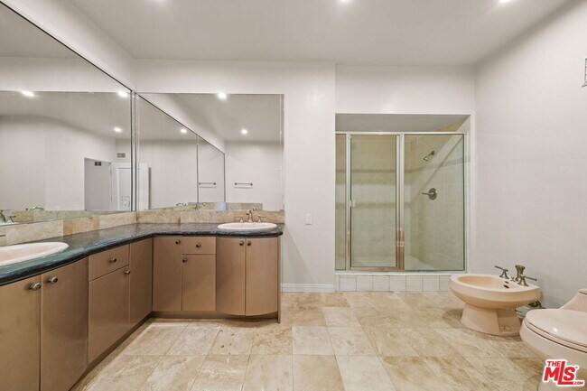 Building Photo - 1210 Kings Rd