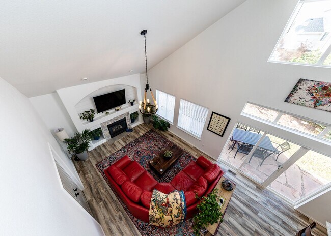 Building Photo - Beautiful 4 Bedroom Home in North Gate D20
