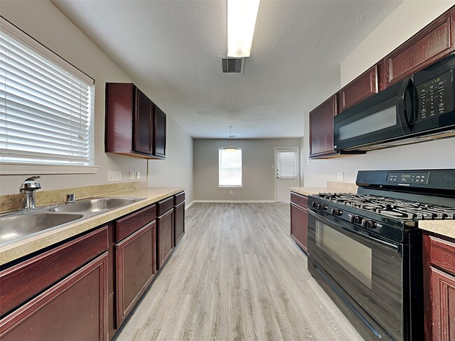 Building Photo - 16326 Royal Fort Ln