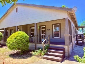 Building Photo - Charming 2-bedroom, 1-bathroom Duplex Loca...
