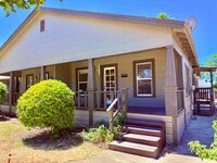 Building Photo - Charming 2-bedroom, 1-bathroom Duplex Loca...