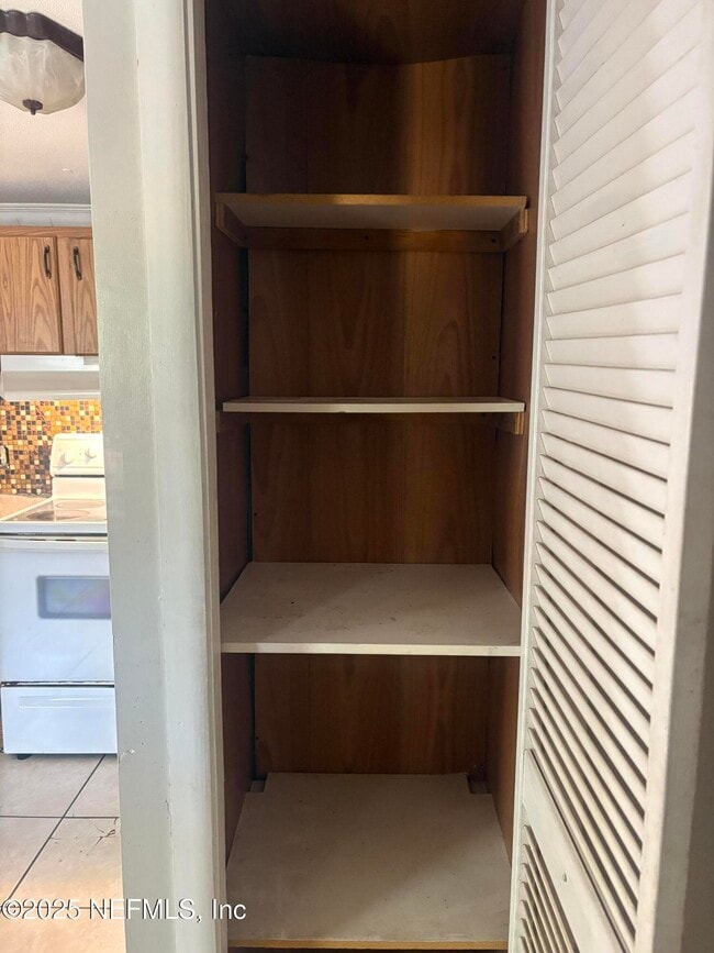 Building Photo - 119 Davis St