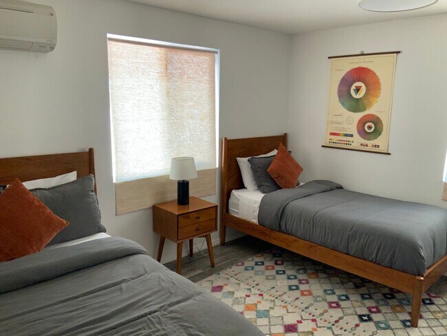Building Photo - *Beautiful/Private/Views- 3 Bedroom/1.5 Ba...
