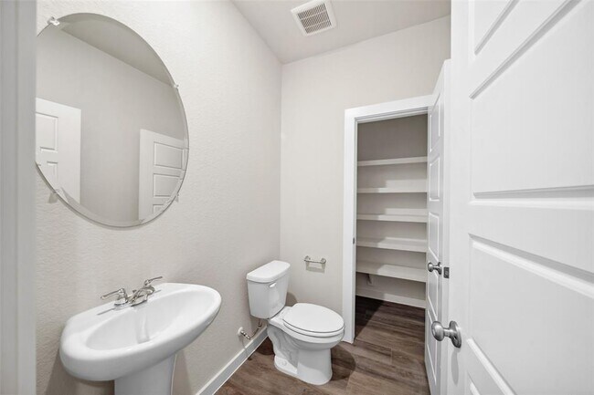 Building Photo - 18033 Martin Pines Dr