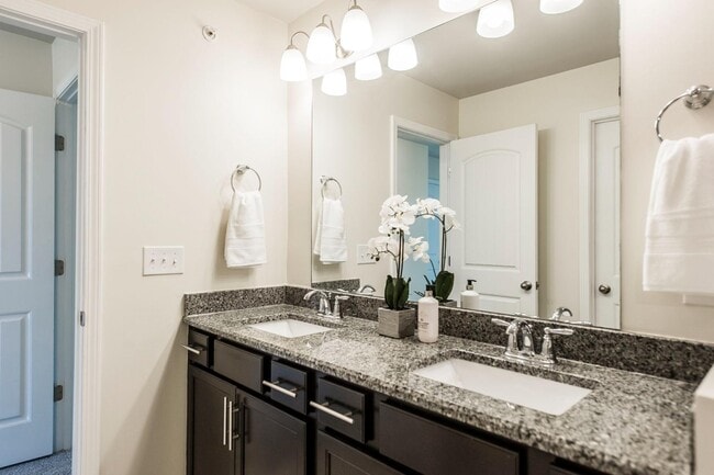 Building Photo - 342 Manor Row