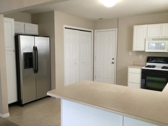 Building Photo - 12132 Roundtree Rd