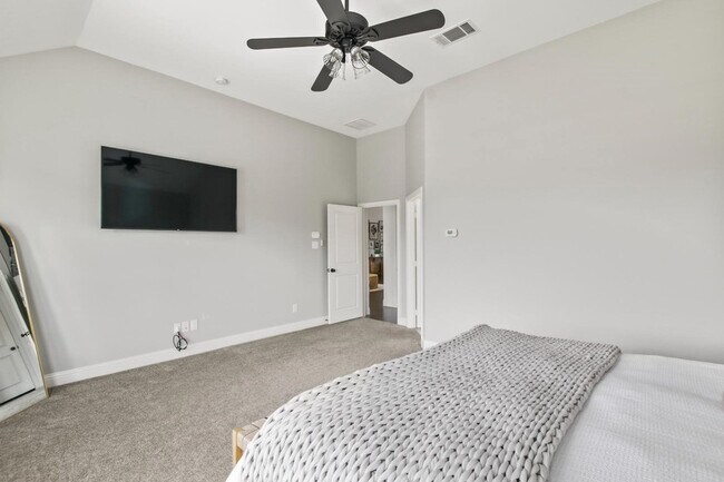 Building Photo - 4301 Overbrook Dr