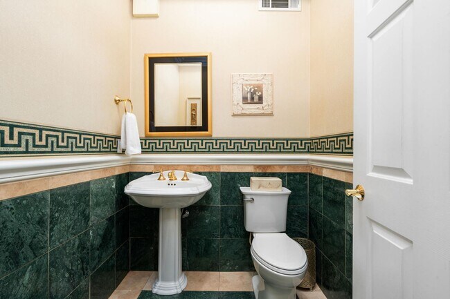 Building Photo - 14215 Killarney Dr