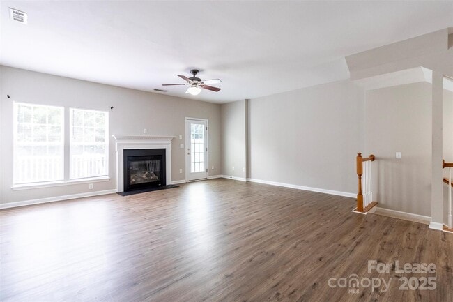 Building Photo - 9618 Blossom Hill Dr