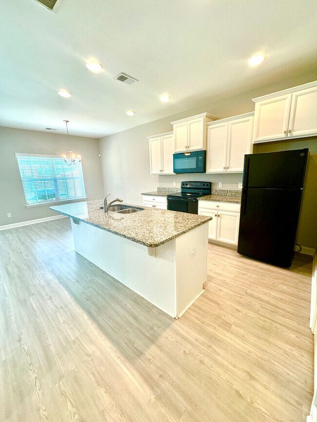 Building Photo - 3 Bed 2 Bath Townhome Located in Cokers Commons in Goose Creek!