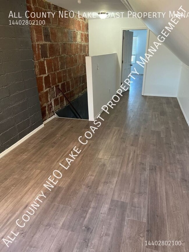 Building Photo - 1472 Ridgewood Ave