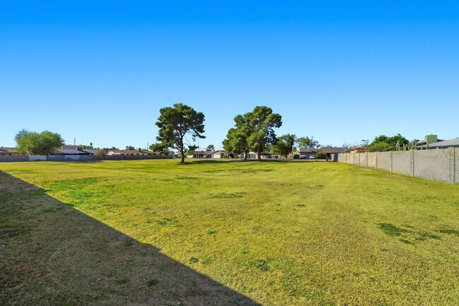 Building Photo - 1056 S Lazona Dr