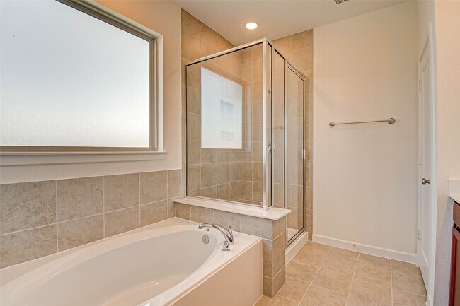 Building Photo - 8011 Colony Chase Ct