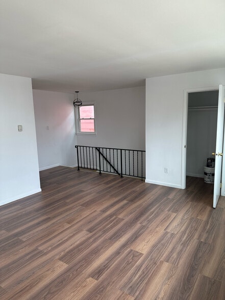 Living Room - 17 Linden Ave