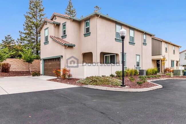 Building Photo - 1056 Knox Way
