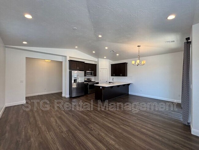 Building Photo - 1092 Alegre Alley