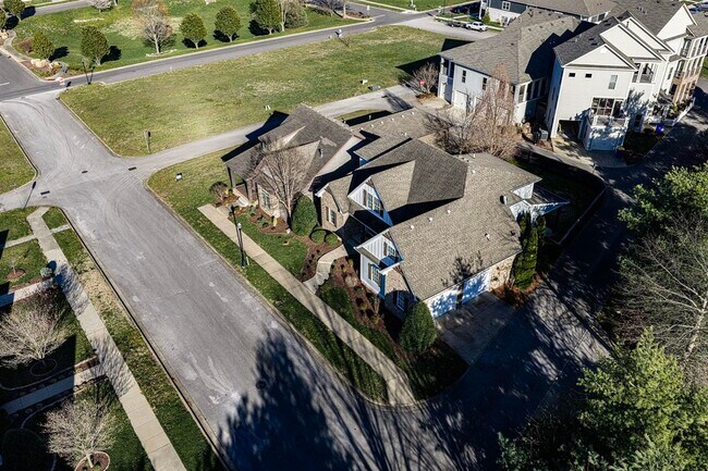 Building Photo - 730 Bennington Park Dr
