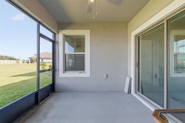 Building Photo - 31524 Golf Dr