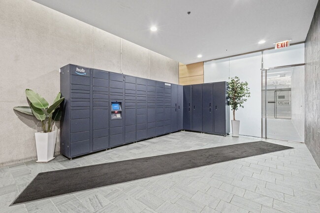 Building Photo - 630 N Franklin St