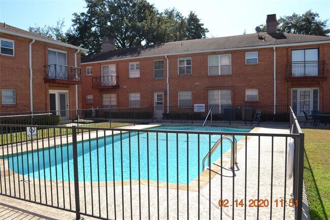 Building Photo - 6115 Bandera Ave