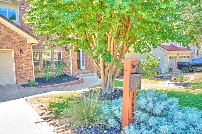 Building Photo - Mission Ridge beauty-4 bedroom 3 1/2 bath-...