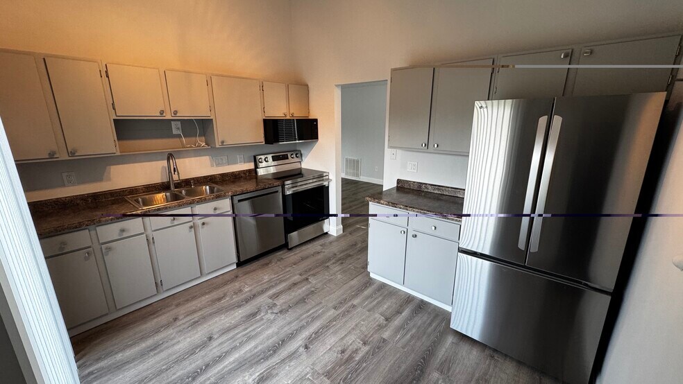 Building Photo - 400 Sherwood Green Ct