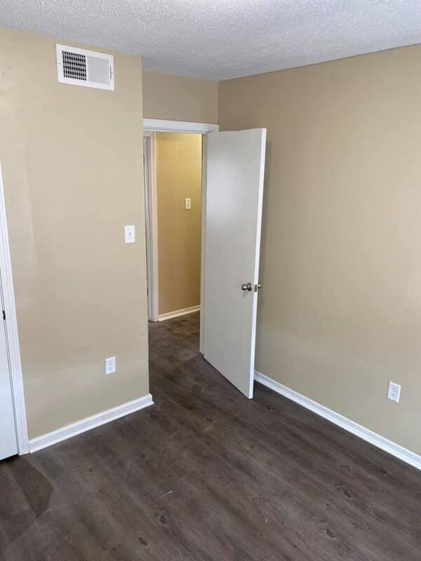 Building Photo - 1500 Millview Dr