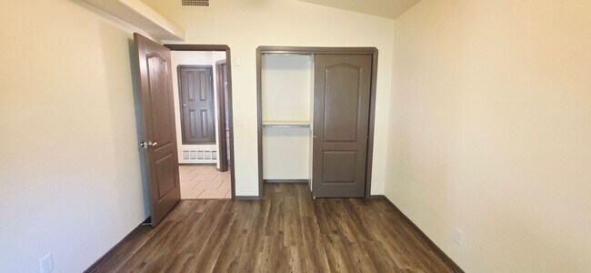 Building Photo - Adorable 3 bedroom, 2 bath apartment in East El Paso!