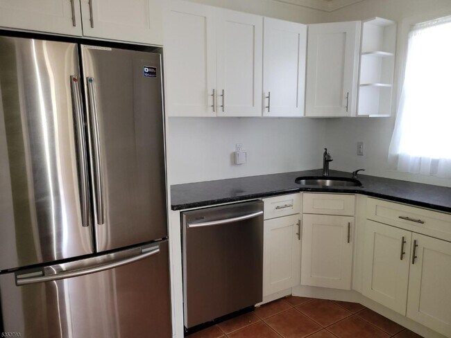 Building Photo - 115 Maolis Ave