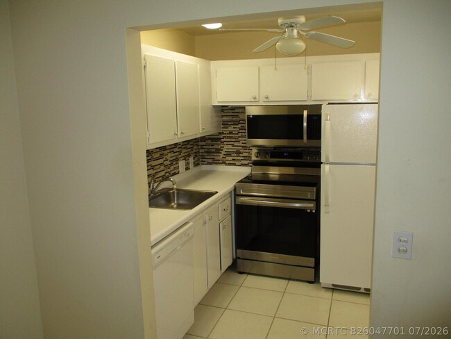 Building Photo - 506 Mansfield M