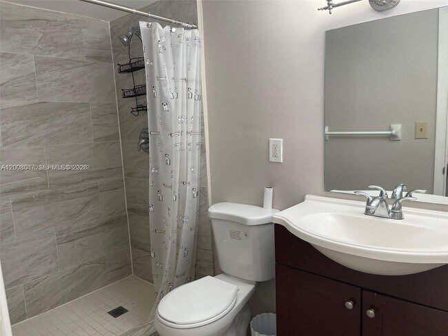 Building Photo - 15201 NE 6th Ave