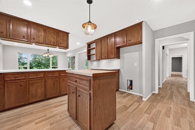 Building Photo - 2103 Winged Foot Dr