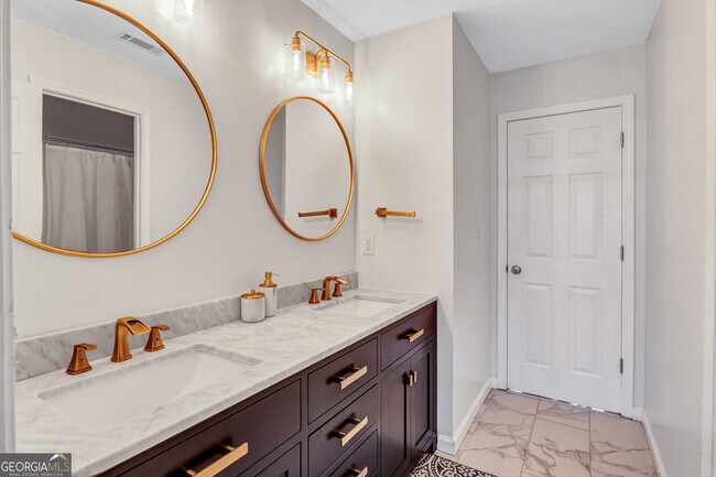 Building Photo - 2980 Cadbury Trail SW