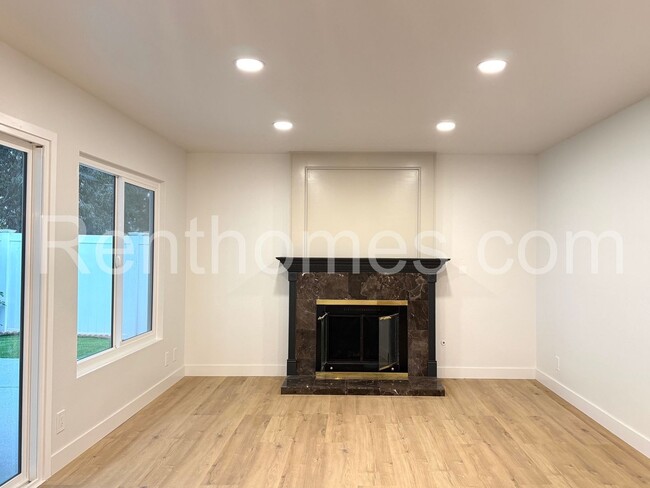 Building Photo - 9342 Twin Mountain Cir