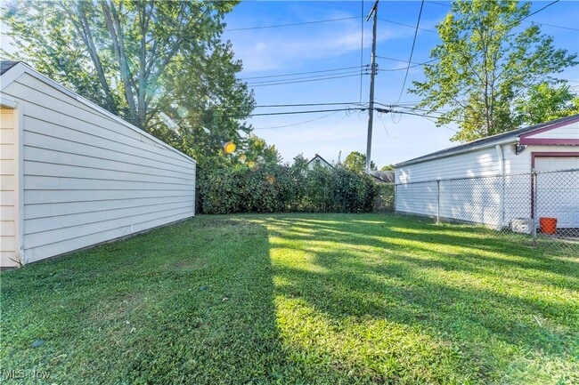 Building Photo - 17106 Holly Hill Dr