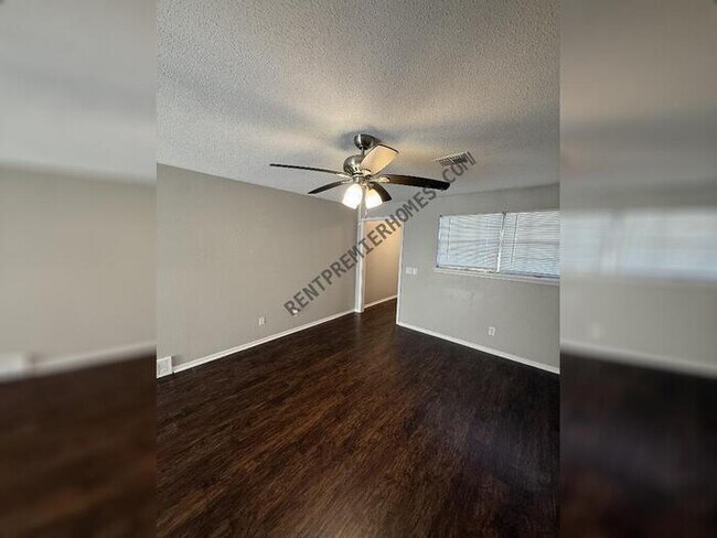 Building Photo - 3938 SE 14th Pl