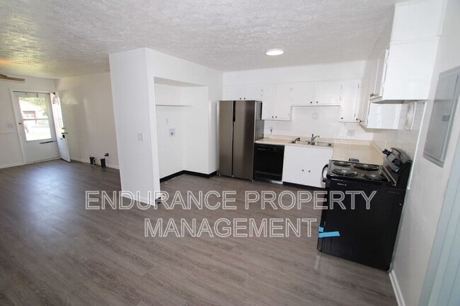 Building Photo - 2511 Lincoln Ave