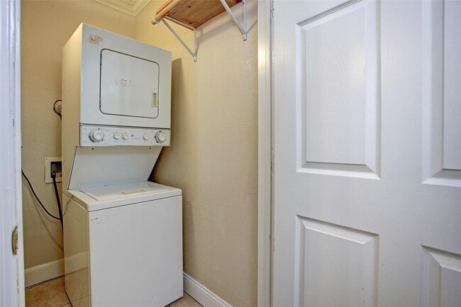 Building Photo - 315 W Saulnier St