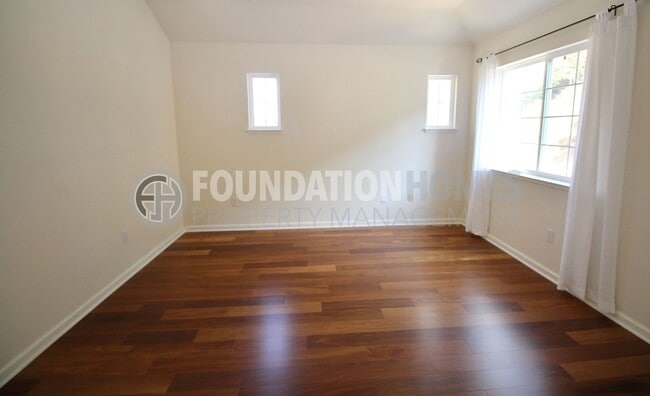 Building Photo - Bright Renovated 2BD/2.5BA Near China Camp...