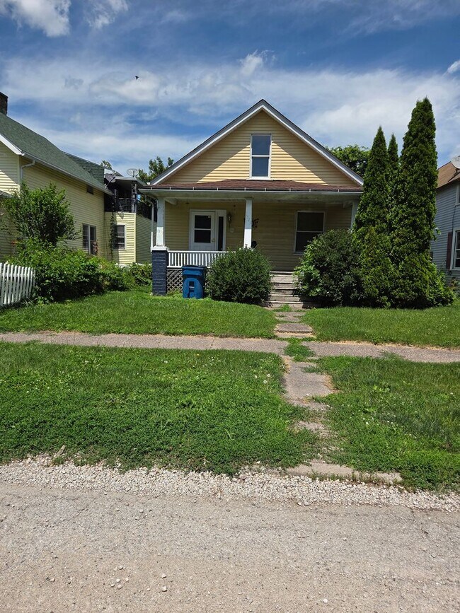 Primary Photo - 1523 10th Ave