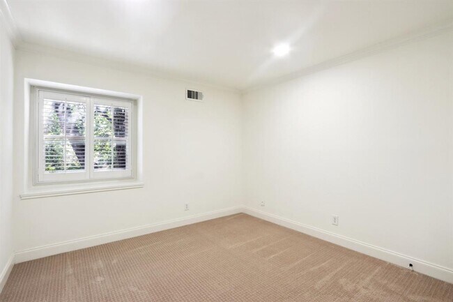 Building Photo - 2500 Steck Ave