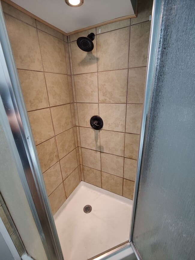 Building Photo - *Spacious & Updated 2BD/2BA Single Family ...