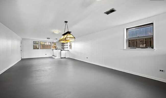 Building Photo - 9529 S Kolin Ave