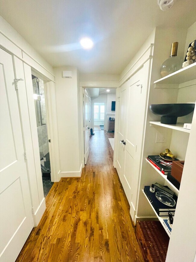 Building Photo - 4004 Roswell St