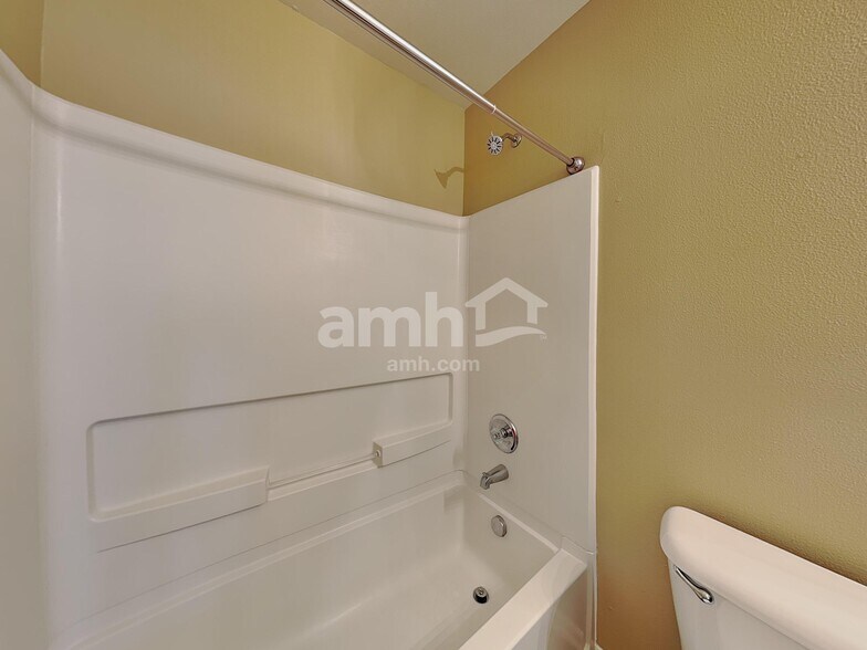 Building Photo - 4112 Lakewood Glen Dr