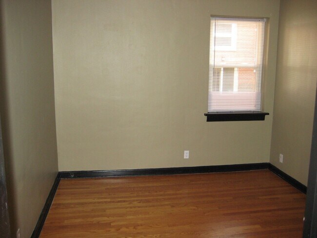 Building Photo - 4916 Jamieson Ave