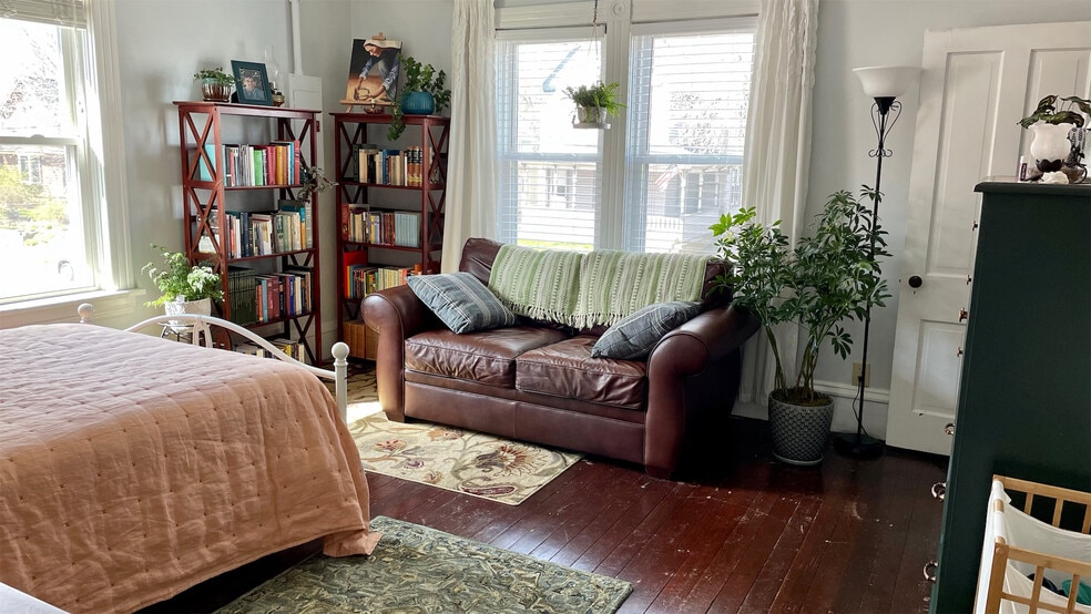 Bedroom 1 - 401 Laurel St W