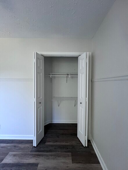 Building Photo - 141 S Birchwood Dr
