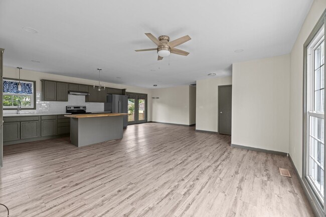 Building Photo - 116 Shepard St