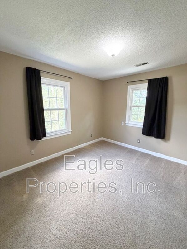 Building Photo - 100 Lakeshore Ct
